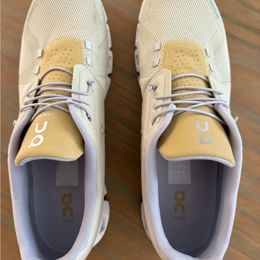 On Running Cream and Gray Sneakers with Knit Upper Men’s size 13
